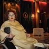 Jeanne Augier, richissime propriétaire de l'hôtel Negresco, dédicace son livre "La dame du Negresco" à Nice le 8 janvier 2013.