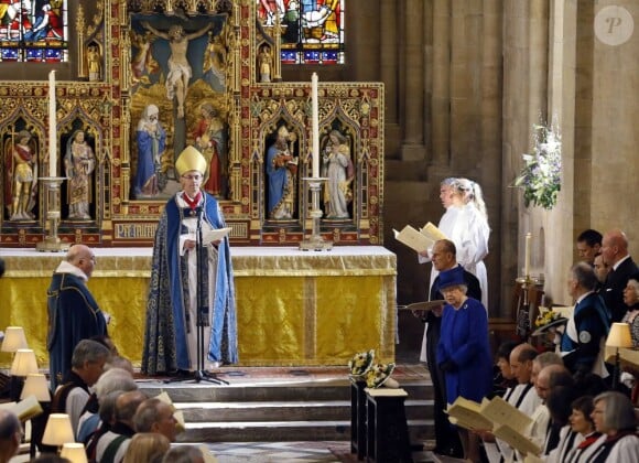 La reine Elizabeth II le 28 mars 2013 à Oxford, accompagnée de son époux le duc d'Edimbourg, pour la messe de célébration du Jeudi saint.