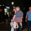 Keith Urban à l'aéroport LAX de Los Angeles avec ses filles Sunday Rose et Faith Margaret, le 28 mars 2013.