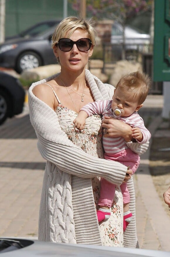 Elsa Pataky et sa fille India Rose Hemsworth à Los Angeles, le 29 mars 2013.