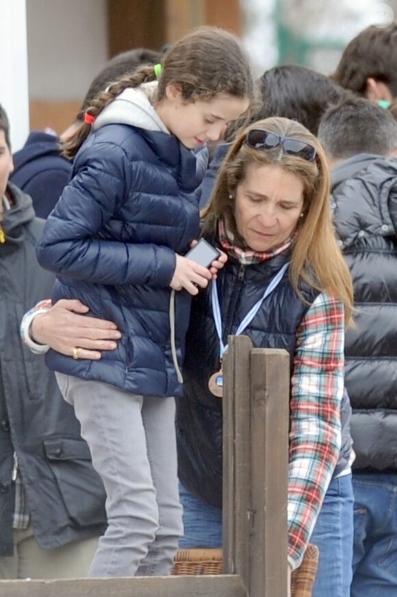 Exclusif - L'infante Elena d'Espagne, photographiée le 25 mars 2013, a profité des vacances de la semaine sainte pour retourner à Baqueira Beret avec ses enfants Felipe et Victoria.