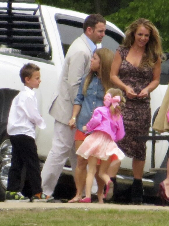 Britney Spears,en compagnie de sa famille lors de la messe de Pâques à Kentwood, en Louisiane, le 31 mars 2013.