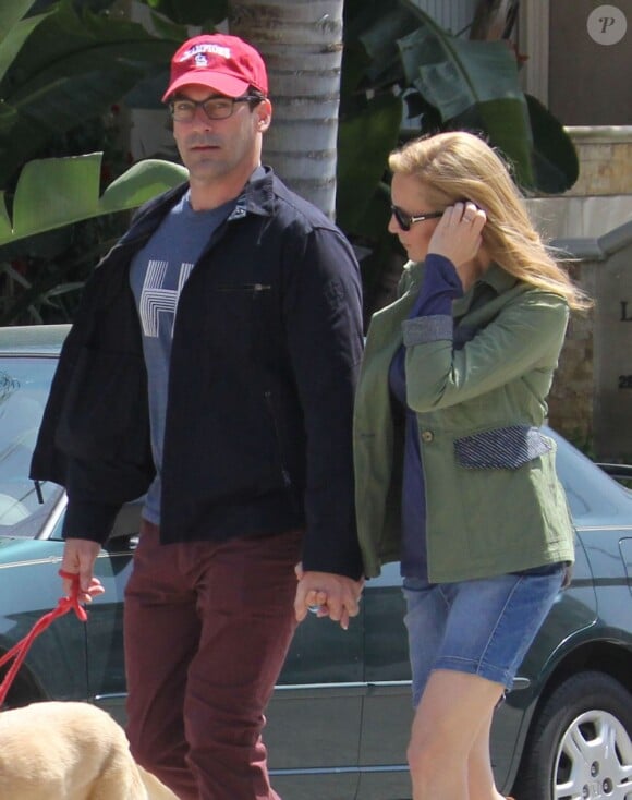 Jon Hamm et sa petite amie Jennifer Westfeldt à West Hollywood, le 2 avril 2013.