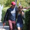 Jon Hamm se promène avec sa petite amie Jennifer Westfeldt dans les rues de West Hollywood à Los Angeles, le 2 avril 2013.