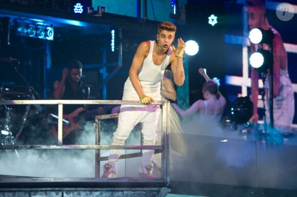 Justin Bieber en concert sur la scène du Palais Omnisport de Paris Bercy le 19 mars 2013.