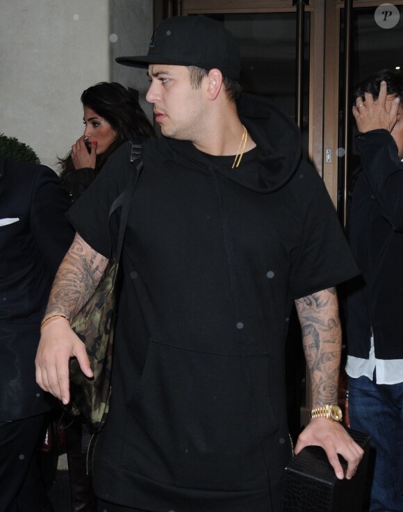 Exclusif - Rob Kardashian, sa nouvelle petite amie Naza Jafarian et sa mere Kris Jenner a Londres, le 4 avril 2013. Ils sont allés faire du shopping puis se sont rendus a la gare pour prendre l'Eurostar direction Paris.  For Germany call for price Exclusive - April 04, 2013: Rob Kardashian and new girlfriend Naza Jafarian with mother Kris Jenner seen leaving the Mayfair Hotel then shopping on South Molton Street at Brown and then Poste in London, England. The family then boarded the Eurostar to Paris.04/04/2013 - Londres