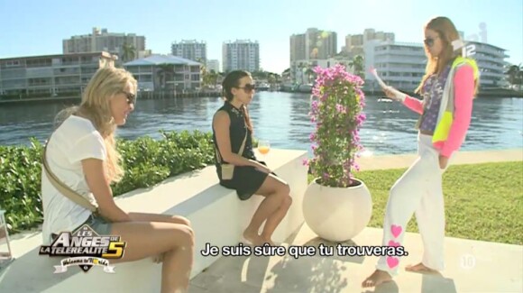Marie, Maude et Vanessa répètent pour un entretien dans Les Anges de la télé-réalité 5 sur NRJ12