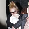 Adele arrive à l'aéroport de Los Angeles avec son bébé dans les bras, le 10 janvier 2013.