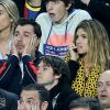 Michaël Youn et Isabelle Funaro, stressés lors du match entre le Paris Saint-Germain et le FC Barcelone au Camp Nou de Barcelone le 10 avril 2013 en quart de finale de Ligue des Champions (1-1)