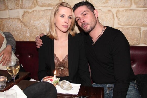 Alexandre Anthony fête l'anniversaire de sa petite amie Agata Siwakowska (animatrice de M6 boutique) au restaurant Swann à Paris, le 8 avril 2013. Les amoureux posent ensemble