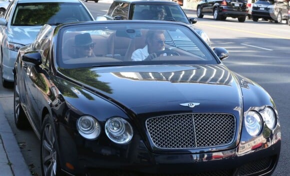Exclu - Johnny Hallyday et sa femme Laeticia en voiture à Beverly Hills, le 9 avril 2013.