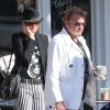Exclu - Johnny Hallyday et Laeticia se sont arrêtés chez Starbucks à Beverly Hills, le 9 avril 2013.