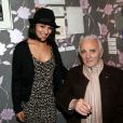 Sonia Lacen et Charles Aznavour - Vernissage de l'exposition "Trenet : Le Fou chantant de Narbonne à Paris" à la Galerie des Bibliothèques à Paris, le 11 avril 2013.