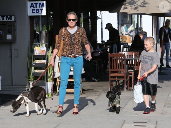 Sharon Stone et son fils Quinn à West Hollywood, Los Angeles, le 12 avril 2013.