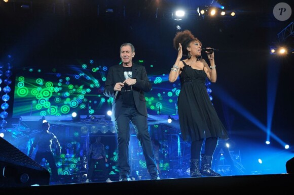 François Feldman et Joniece Jamison lors du concert Stars 80 à Bercy, le vendredi 12 avril 2013.