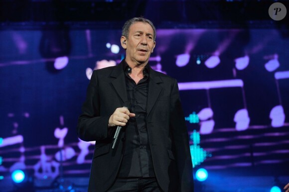François Feldman lors du concert Stars 80 à Bercy, le vendredi 12 avril 2013.