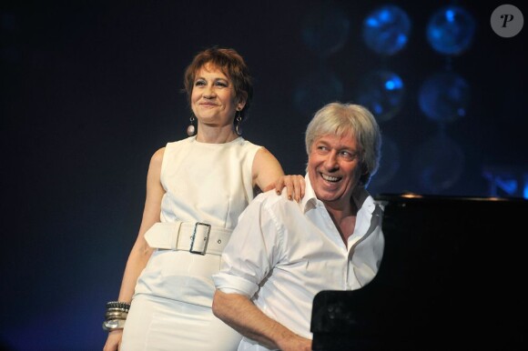 Caroline Loeb et Cookie Dingler lors du concert Stars 80 à Bercy, le vendredi 12 avril 2013.