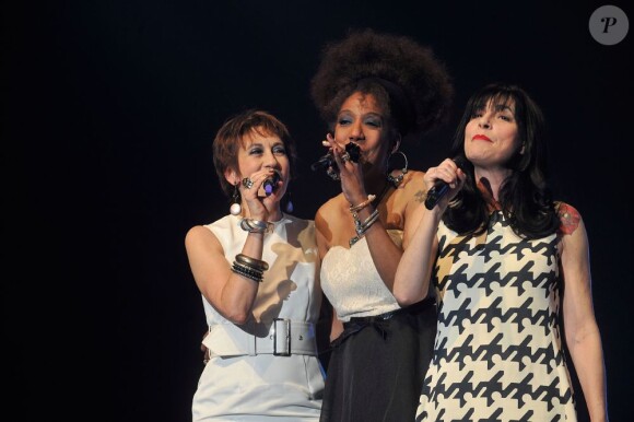 Caroline Loeb et Lio lors du concert Stars 80 à Bercy, le vendredi 12 avril 2013.
