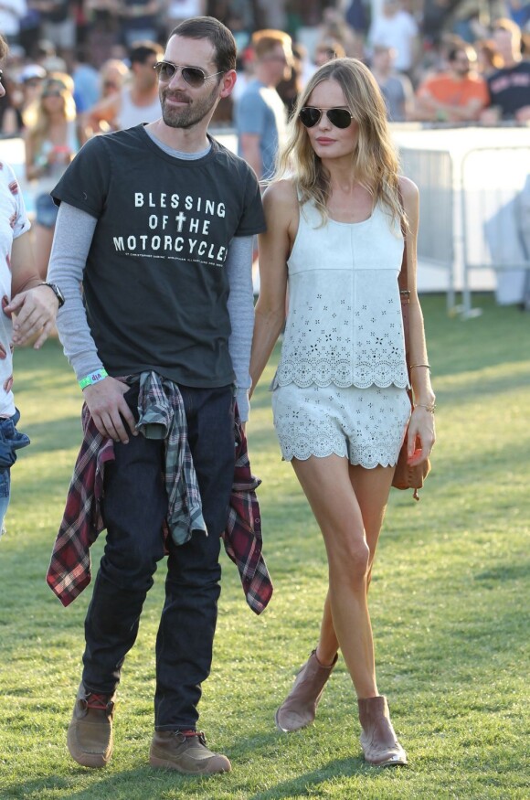 Kate Bosworth et son compagnon Michael Polish, lookés et amoureux, au Festival de Coachella à Indio le 12 avril 2013