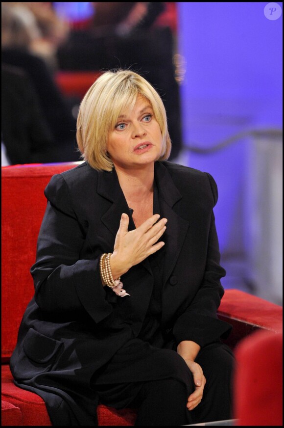 Isabelle Nanty lors de l'émission Vivement Dimanche du 21 novembre 2010.
