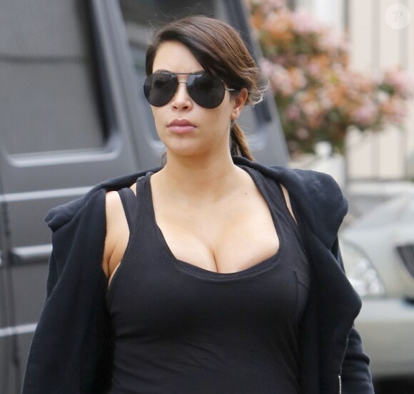 Kim Kardashian arrive dans son club de fitness à Los Angeles. Le 15 avril 2013.