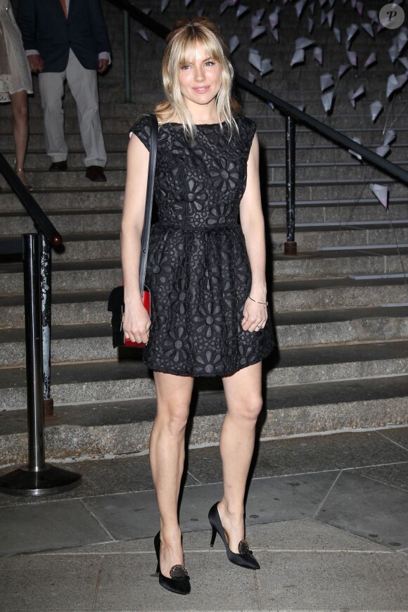 Sienna Miller à la soirée Vanity Fair pour l'ouverture du TriBeCa Film Festival à New York, le 16 avril 2013.