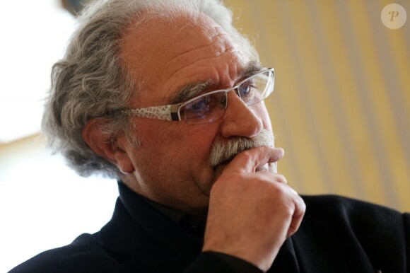 Michel Crespin reçoit la medaille de Commandeur des Arts et des Lettres à Paris le 17 avril 2013.