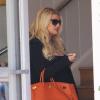 Jessica Simpson, enceinte, fait du shopping après avoir déposé sa fille Maxwell chez sa mère Tina. A Los Angeles, le 17 avril 2013.