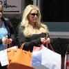 Jessica Simpson, enceinte, fait du shopping après avoir déposé sa fille Maxwell chez sa mère Tina. A Los Angeles, le 17 avril 2013.