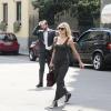 Michelle Hunziker, enceinte, et Tomaso Trussardi sont allés faire du shopping après s'être rendu dans un centre médical à Milan, le 18 avril 2013.
