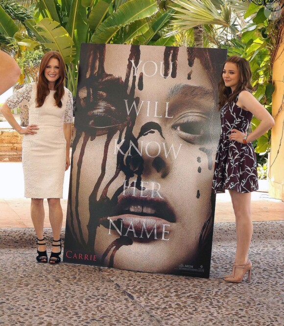 Julianne Moore et Chloë Grace Moretz assure le photocall de Carrie à Cancun, Mexique, le 18 avril 2013.