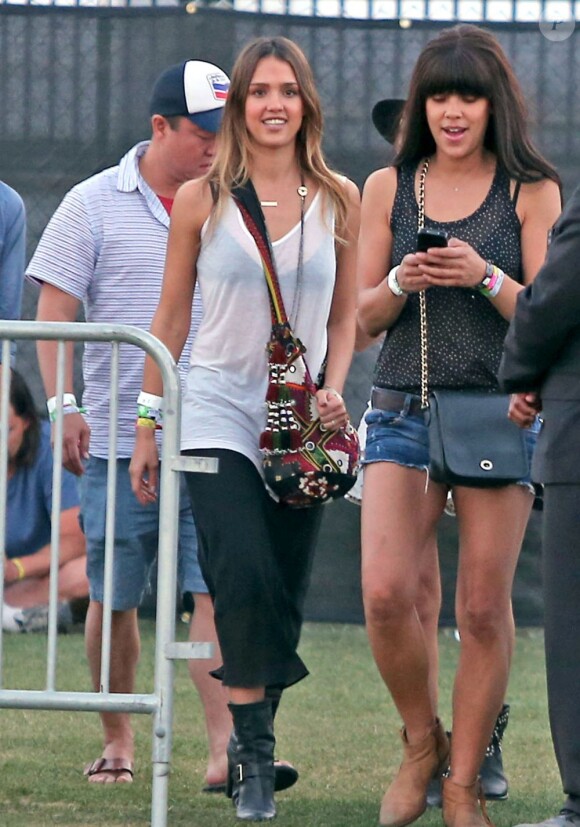 La belle Jessica Alba et son mari Cash Warren au festival de musique de Coachella, le 19 avril 2013