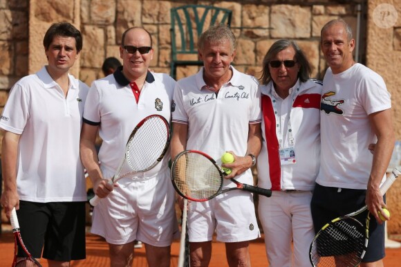 Le prince Albert II de Monaco disputait le 21 avril 2013 un match exhibition au tournoi de Monte-Carlo, avec Arnaud Boetch, Patrick Poivre d'Arvor, Ilie Nastase et Guy Forget, quelques heures avant la finale Djokovic-Nadal.
