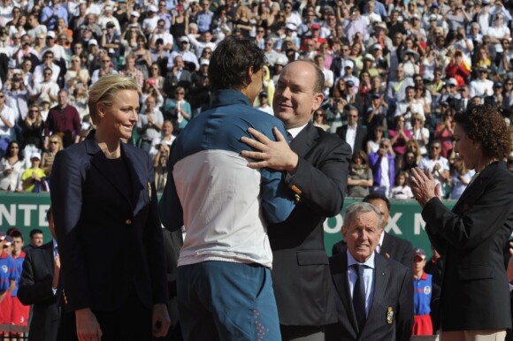 Le prince Albert et la princesse Charlene de Monaco assistaient le 21 avril 2013 à la finale du Rolex Masters de Monte-Carlo opposant Rafael Nadal et Novak Djokovic. Victorieux, le Serbe a eu droit à une chaleureuse étreinte de Charlene et s'est vu remettre le trophée du tournoi par le prince Albert.