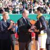 Le prince Albert et la princesse Charlene de Monaco assistaient le 21 avril 2013 à la finale du Rolex Masters de Monte-Carlo opposant Rafael Nadal et Novak Djokovic. Victorieux, le Serbe a eu droit à une chaleureuse étreinte de Charlene et s'est vu remettre le trophée du tournoi par le prince Albert.