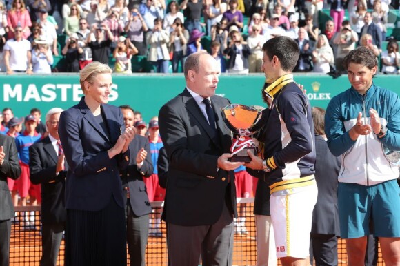 Le prince Albert et la princesse Charlene de Monaco assistaient le 21 avril 2013 à la finale du Rolex Masters de Monte-Carlo opposant Rafael Nadal et Novak Djokovic. Victorieux, le Serbe a eu droit à une chaleureuse étreinte de Charlene et s'est vu remettre le trophée du tournoi par le prince Albert.