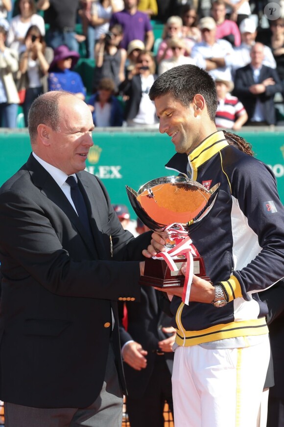 Le prince Albert et la princesse Charlene de Monaco assistaient le 21 avril 2013 à la finale du Rolex Masters de Monte-Carlo opposant Rafael Nadal et Novak Djokovic. Victorieux, le Serbe a eu droit à une chaleureuse étreinte de Charlene et s'est vu remettre le trophée du tournoi par le prince Albert.