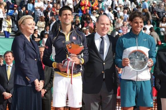 Le prince Albert et la princesse Charlene de Monaco assistaient le 21 avril 2013 à la finale du Rolex Masters de Monte-Carlo opposant Rafael Nadal et Novak Djokovic. Victorieux, le Serbe a eu droit à une chaleureuse étreinte de Charlene et s'est vu remettre le trophée du tournoi par le prince Albert.