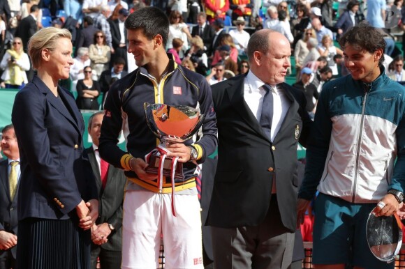 Le prince Albert et la princesse Charlene de Monaco assistaient le 21 avril 2013 à la finale du Rolex Masters de Monte-Carlo opposant Rafael Nadal et Novak Djokovic. Victorieux, le Serbe a eu droit à une chaleureuse étreinte de Charlene et s'est vu remettre le trophée du tournoi par le prince Albert.