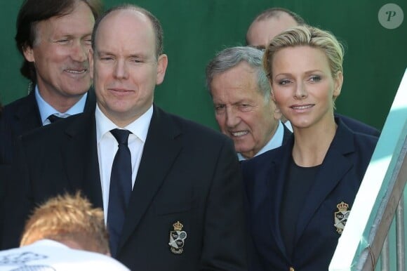 Le prince Albert et la princesse Charlene de Monaco assistaient le 21 avril 2013 à la finale du Rolex Masters de Monte-Carlo opposant Rafael Nadal et Novak Djokovic. Victorieux, le Serbe a eu droit à une chaleureuse étreinte de Charlene et s'est vu remettre le trophée du tournoi par le prince Albert.