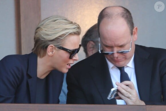 Le prince Albert et la princesse Charlene de Monaco assistaient le 21 avril 2013 à la finale du Rolex Masters de Monte-Carlo opposant Rafael Nadal et Novak Djokovic. Victorieux, le Serbe a eu droit à une chaleureuse étreinte de Charlene et s'est vu remettre le trophée du tournoi par le prince Albert.