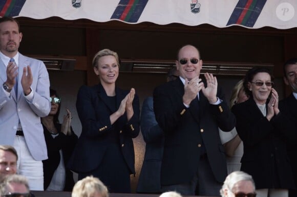 Le prince Albert et la princesse Charlene de Monaco assistaient le 21 avril 2013 à la finale du Rolex Masters de Monte-Carlo opposant Rafael Nadal et Novak Djokovic. Victorieux, le Serbe a eu droit à une chaleureuse étreinte de Charlene et s'est vu remettre le trophée du tournoi par le prince Albert.