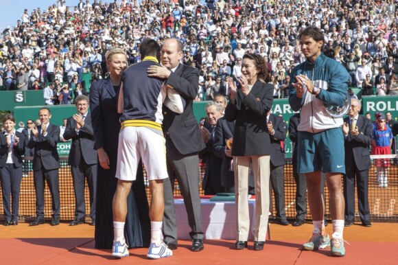 Beaucoup d'émotion et de joie lors de la remise des trophées par le prince Albert de Monaco et la princesse Charlene à Novak Djokovic et Rafael Nadal après la victoire du Serbe en finale du Rolex Masters de Monte-Carlo, le 21 avril 2013.