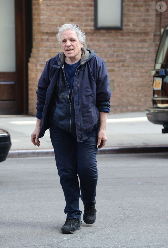 Abel Ferrara quitte l'hôtel Greenwich après avoir rencontré Gérard Depardieu à New York le 3 avril 2013