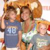 Jade Goody avec ses enfants Bobby Jack et Freddie à Londres le 16 juillet 2006.