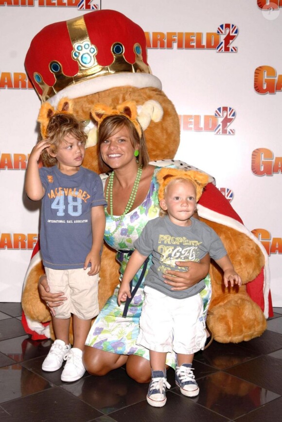 Jade Goody avec ses enfants Bobby Jack et Freddie à Londres le 16 juillet 2006.