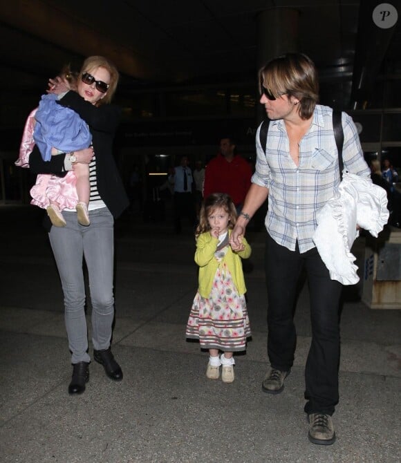 Nicole Kidman en famille avec Keith Urban et ses deux filles à Los Angeles, le 22 juin 2012.