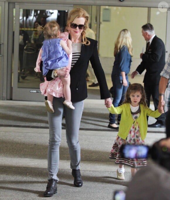 Nicole Kidman et ses deux filles Sunday et Faith, à Los Angeles, le 22 juin 2012.