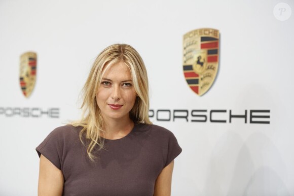 Maria Sharapova, nouvelle ambassadrice de charme de la marque Porsche, lors d'une conférence de presse donnée au musée Porsche de Stuttgart le 22 avril 2013