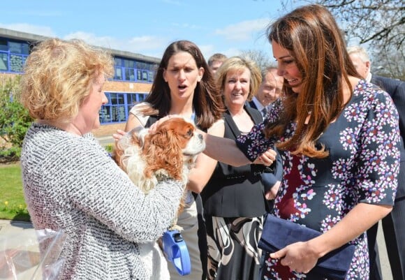 Kate Middleton à l'école primaire The Willows à Manchester le 23 avril 2013